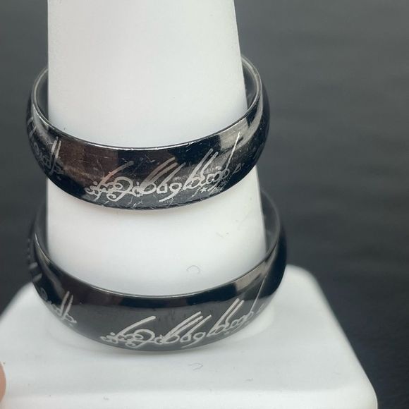 His and Hers LOTR Black Rings - Picture 10 of 13